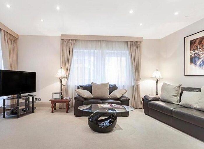 2 Bedroom Flat To Rent In Bryanston Place, Marylebone, London, W1H