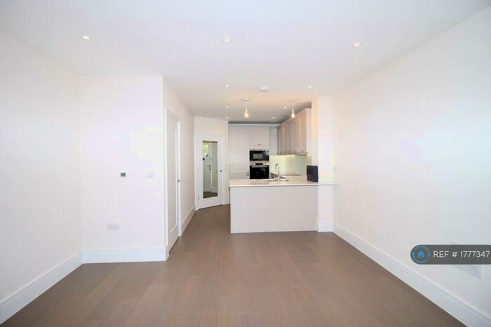 4 Bedroom Terraced House To Rent In Longwater Avenue, Reading, RG2