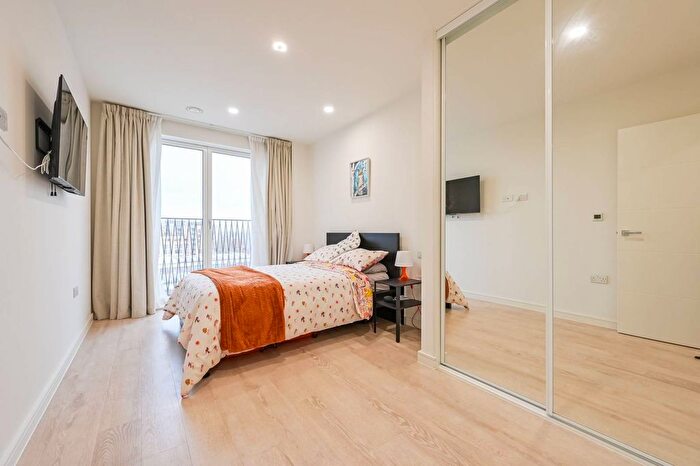3 Bedroom Flat For Sale In Hadwick Building, Penny Brookes Street, Stratford, London, E15