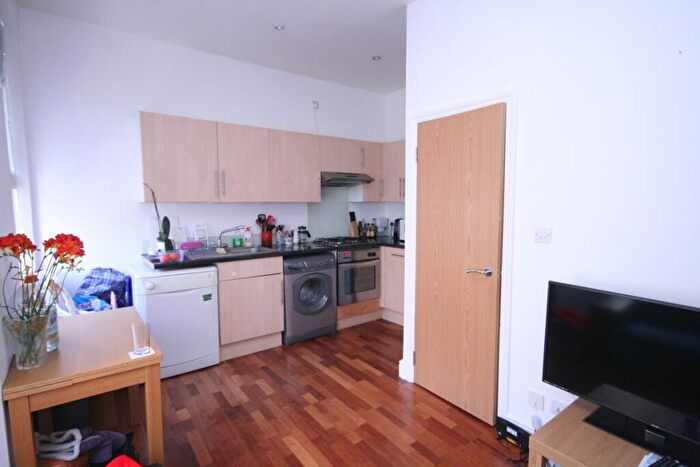 2 Bedroom Flat To Rent In Fairbridge Road, Holloway, N19
