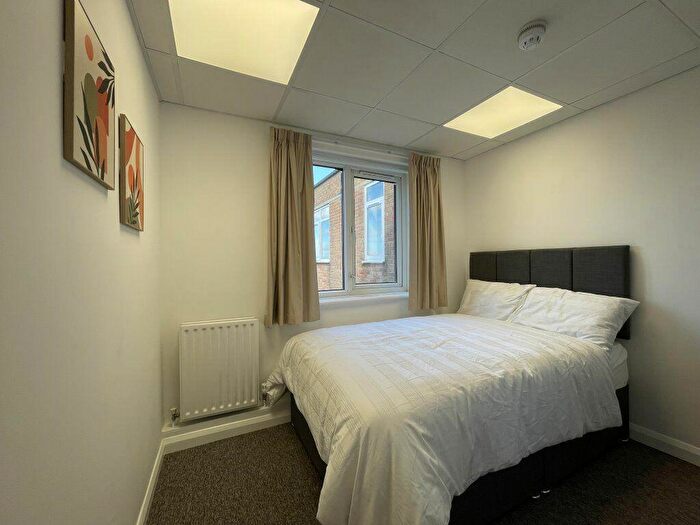 Flat To Rent In - Wilbury Villas -, S75