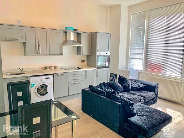 3 Bedroom Flat To Rent In Alma Road, Southampton, SO14