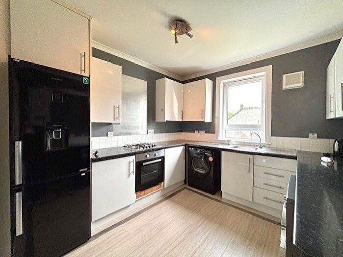 3 Bedroom Flat To Rent In Kirkhill Road, Torry, Aberdeen, AB11