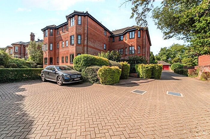 2 Bedroom Flat For Sale In Albury Road, Guildford, Surrey, GU1