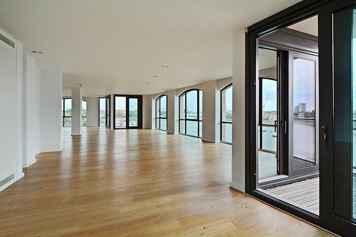 3 Bedroom Flat To Rent In Lots Road, London, SW10