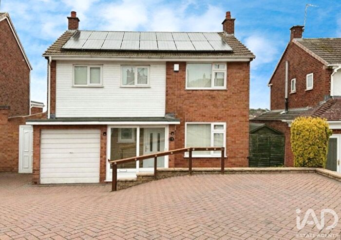 3 Bedroom Detached House For Sale In Dale Close, Birmingham, B43