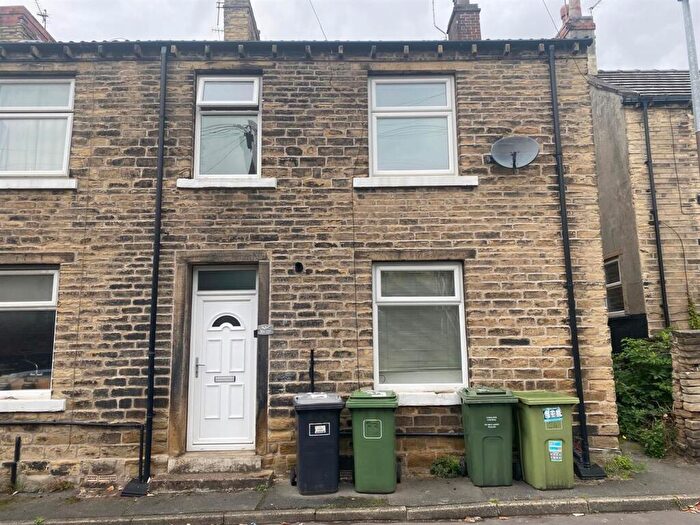 2 Bedroom Terraced House To Rent In Victoria Street, Moldgreen, Huddersfield, HD5