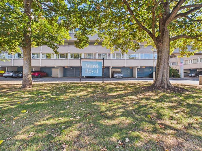 1 Bedroom Apartment For Sale In Mountbatten Square, Windsor, Berkshire, SL4