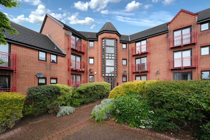 3 Bedroom Flat For Sale In Curlinghall, Largs, KA30