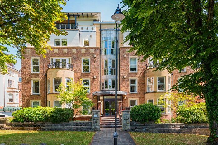 3 Bedroom Apartment For Sale In The Avenue | Clifton, BS8