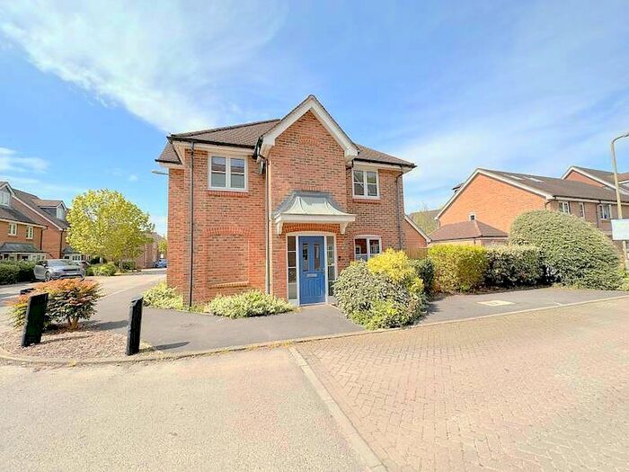 3 Bedroom House To Rent In Bedroom Detached House In Redhill, RH1