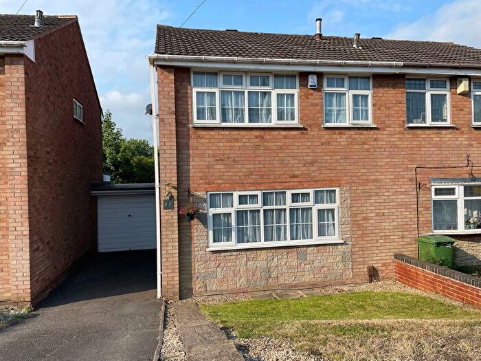 3 Bedroom Semi-detached House For Sale In Lawnswood Road, Lower Gornal, DY3