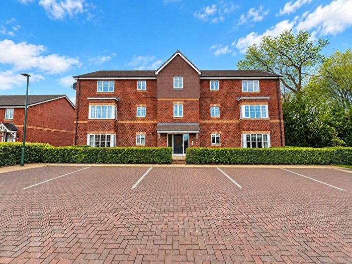 2 Bedroom Flat To Rent In Hertford Way, Knowle, Solihull, West Midlands, B93