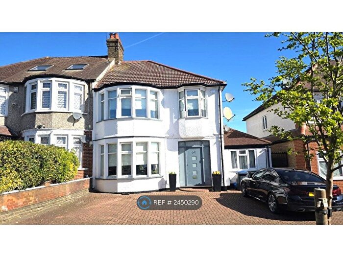 4 Bedroom Semi-Detached House To Rent In Bourne Hill, London, N13
