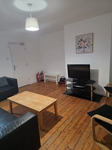 5 Bedroom Maisonette To Rent In Chillingham Road, Newcastle Upon Tyne, NE6