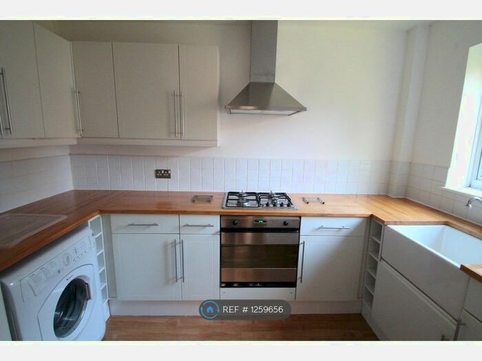 1 Bedroom Flat To Rent In Montana Close, South Croydon, CR2