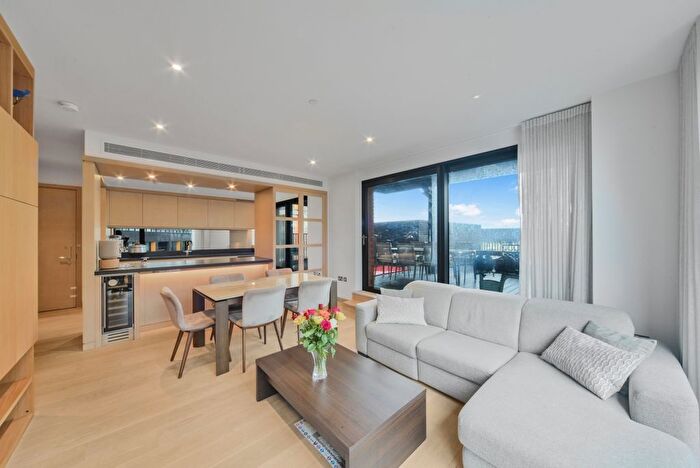 3 Bedroom Flat To Rent In Viaduct Gardens, London, SW11