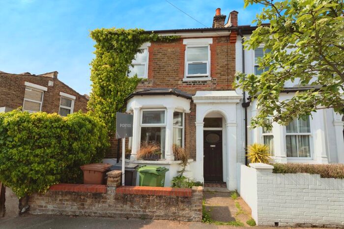 2 Bedroom Terraced House To Rent In Barclay Road, Walthamstow Village, Lonodn, E17