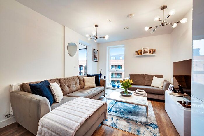 2 Bedroom Flat For Sale In Oakleigh Road North, Whetstone, London, N20
