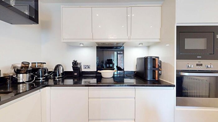 1 Bedroom Flat To Rent In Lakeside Drive, London, NW10