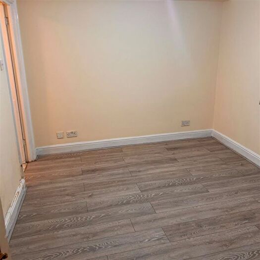 2 Bedroom Flat To Rent In Norwood Road, Southall, UB2