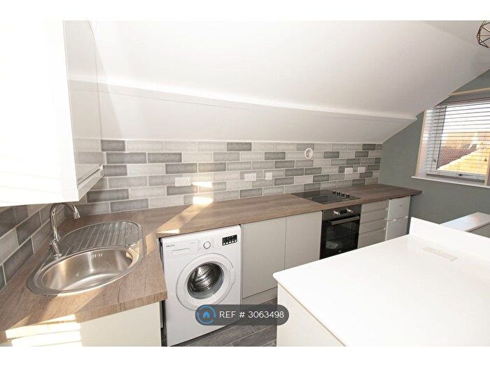 1 Bedroom Flat To Rent In High St, Leeds, LS25