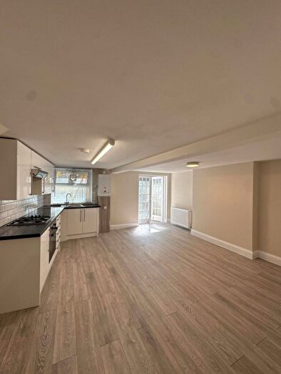 2 Bedroom Flat To Rent In Evering Road, Upper Clapton, E5