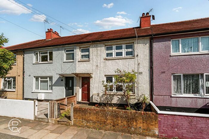 3 Bedroom Terraced House For Sale In Humes Avenue, London, W7