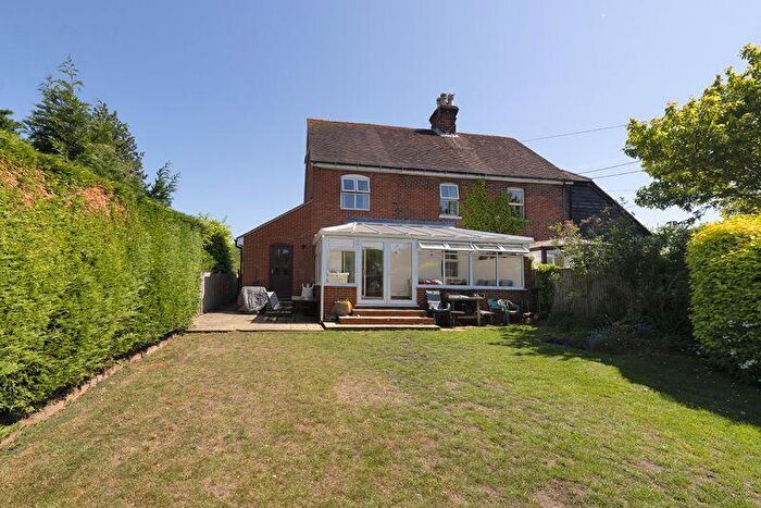4 Bedroom Semi-Detached House For Sale In Lees Road, Yalding, ME18