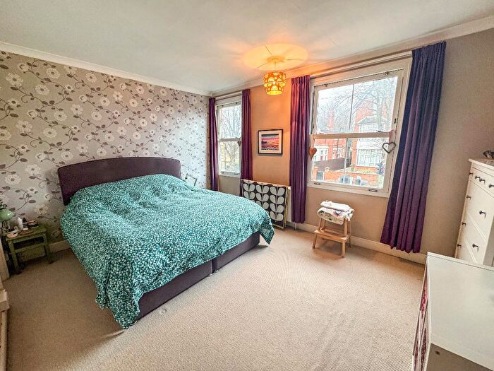 3 Bedroom Terraced House For Sale In Rockingham Road, Kettering, Northamptonshire, NN16