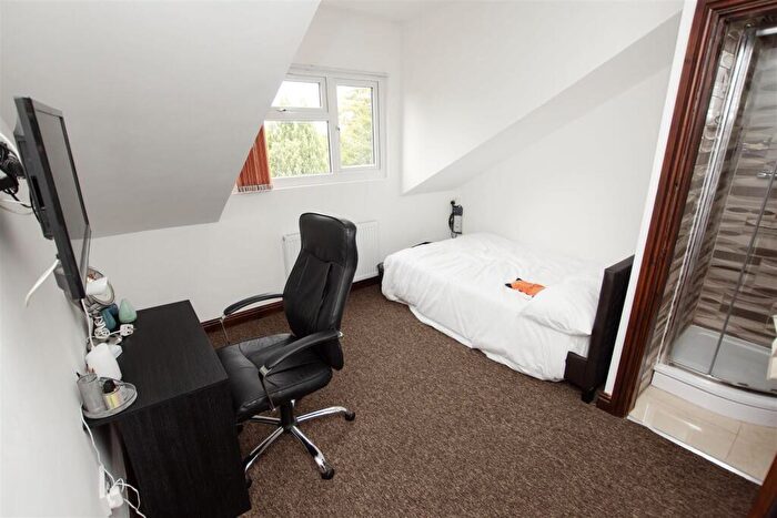 5 Bedroom House To Rent In Holly Grove, Hubert Road, Birmingham, B29