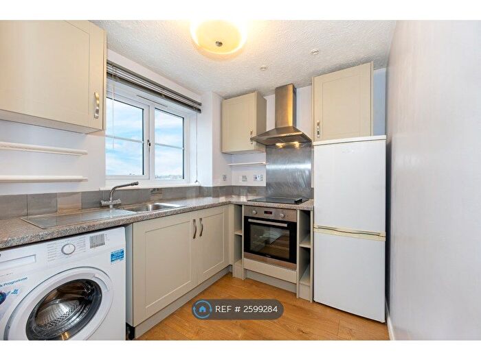 Studio To Rent In Lewes Close, Grays, RM17