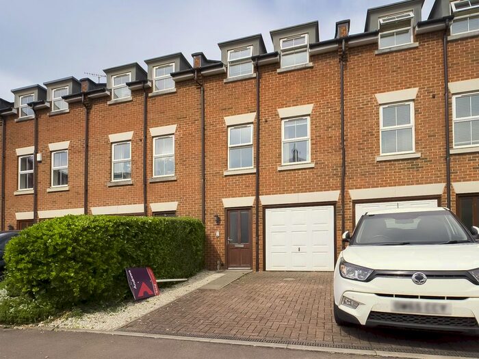 3 Bedroom Town House To Rent In Brookbank Close, Cheltenham, Gloucestershire, GL50