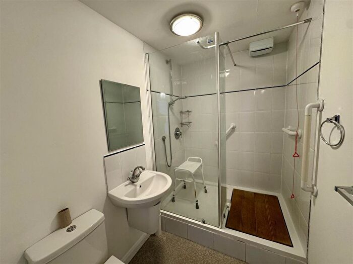 2 Bedroom Flat For Sale In Clarence Road, Fleet, GU51