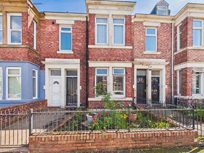 3 Bedroom Flat For Sale In Woodbine Street, Gateshead, NE8