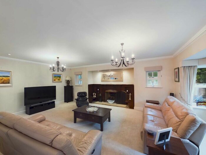 5 Bedroom Detached House For Sale In Stopps Orchard, Princes Risborough, HP27