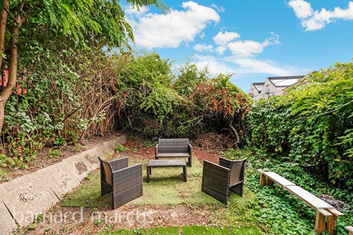 1 Bedroom Flat For Sale In London Road, Mitcham, CR4