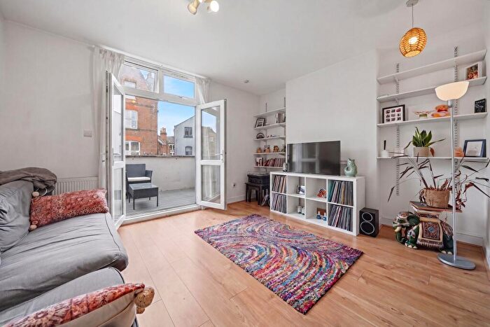 1 Bedroom Flat To Rent In Mount Pleasant Crescent, London, N4