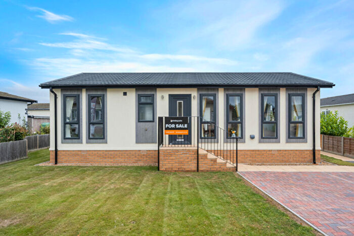 2 Bedroom Park Home For Sale In Omar Newmarket, Palm Grove Court Park, Thorne, Doncaster, South Yorkshire, DN8