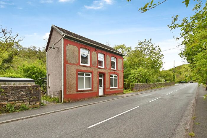 4 Bedroom Detached House For Sale In Heol Gleien, Lower Cwmtwrch, Swansea, Powys, SA9