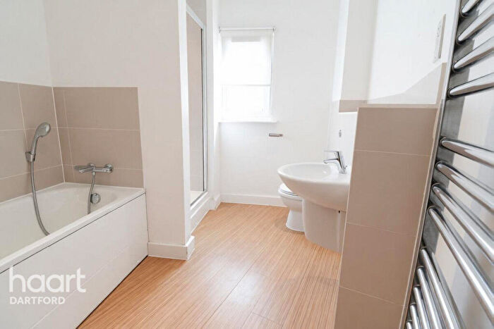 1 Bedroom Apartment To Rent In Liverymen Walk, Greenhithe, DA9