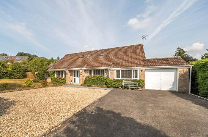 4 Bedroom Bungalow For Sale In New Close, Bourton, Gillingham, Dorset, SP8