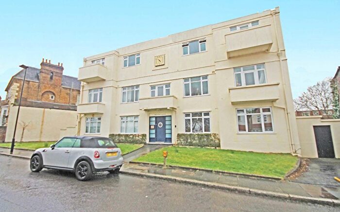 2 Bedroom Flat To Rent In Woodlands Road, Isleworth, TW7