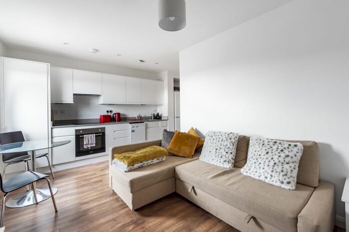 1 Bedroom Flat To Rent In Stoke Road, Slough, SL2