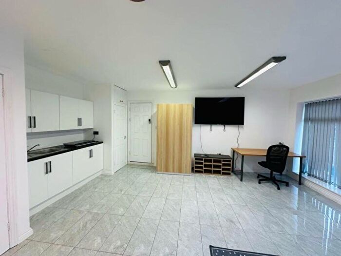 1 Bedroom Property To Rent In Hainault Road, Chigwell, IG7