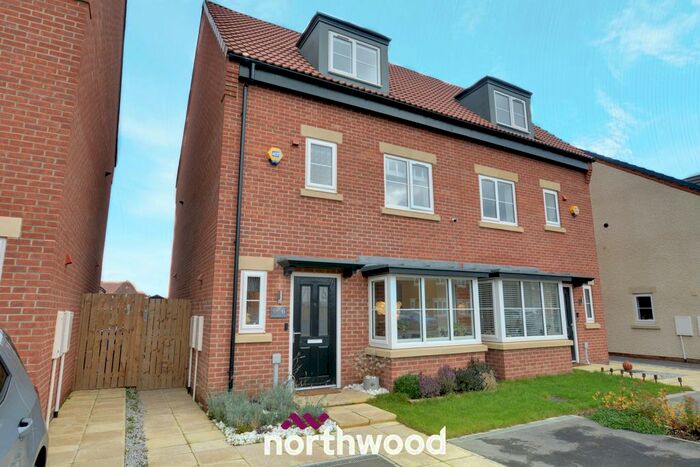 4 Bedroom Semi-Detached House For Sale In Woodall Gate, Howden, Goole, DN14