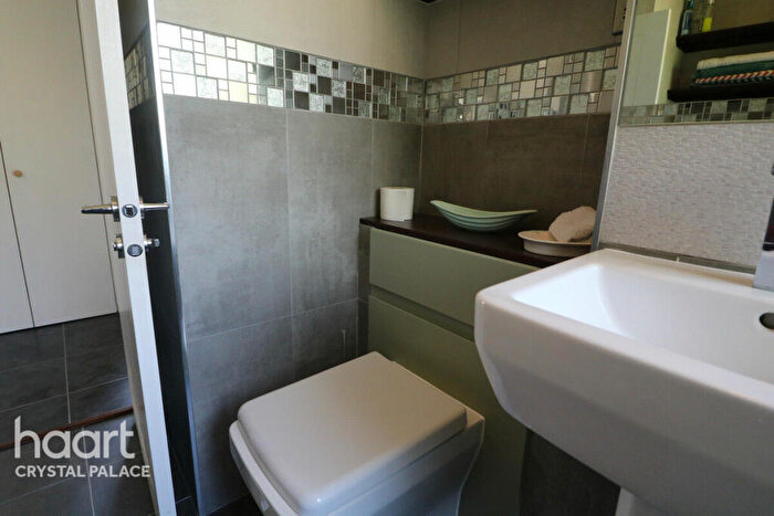 2 Bedroom Flat For Sale In Fox Hill, London, SE19