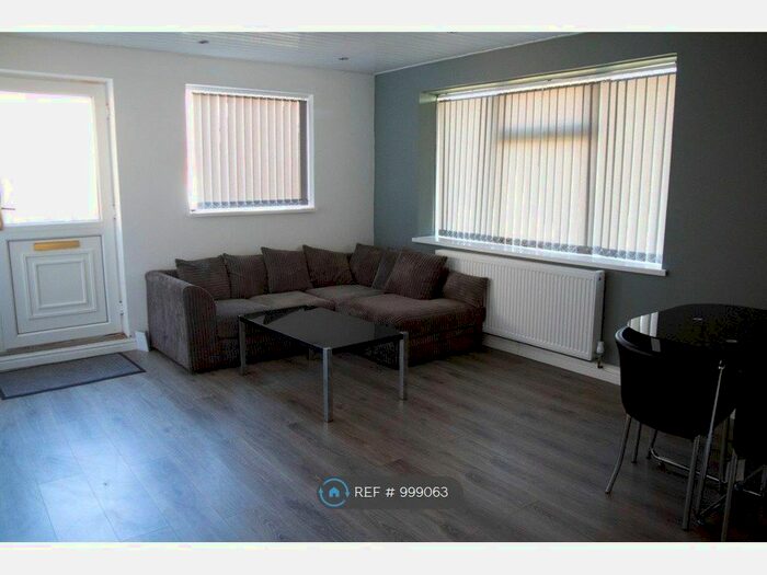 3 Bedroom Flat To Rent In Wansfell Close, Coventry CV4