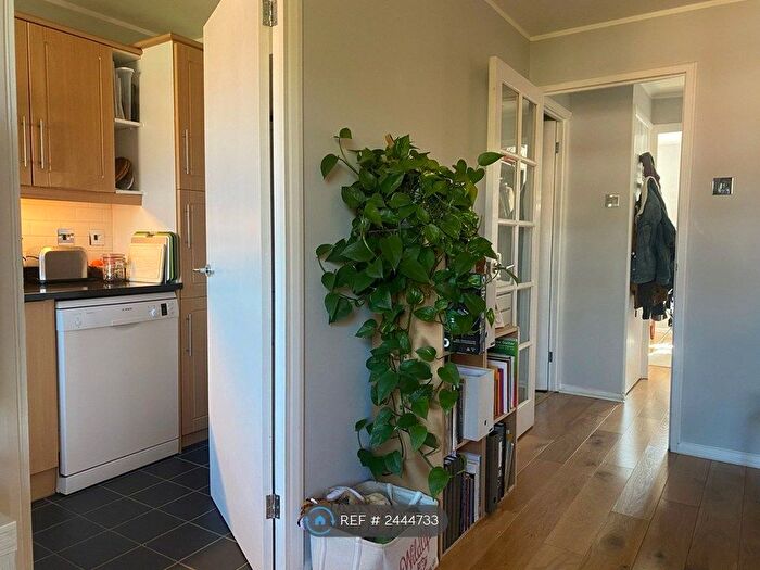 1 Bedroom Flat To Rent In Molyneux Drive, London, SW17