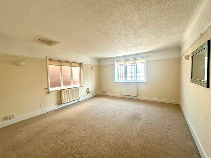 1 Bedroom Flat To Rent In Broad Street, Seaford, BN25